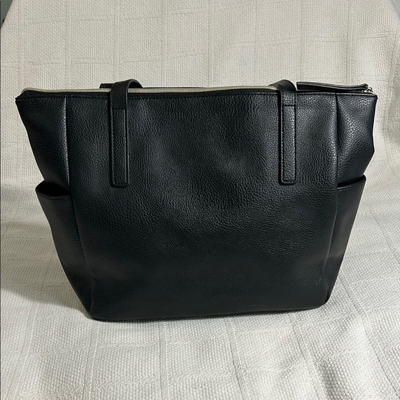 Relic Black Tote Bag with Spacious Design - Picture 2 of 8